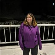 Soy estudiante y tengo un nivel B2, me encanta enseñar a niños ya que estudio Educación Infantil y conecto muy bien con ellos. También puedo enseñar a adolescentes que estén en la ESO